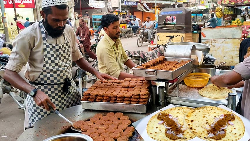 Tawa Kabab Paratha Roll | Ultimate kabab Roll Selling | Street Food Karachi Pakistan