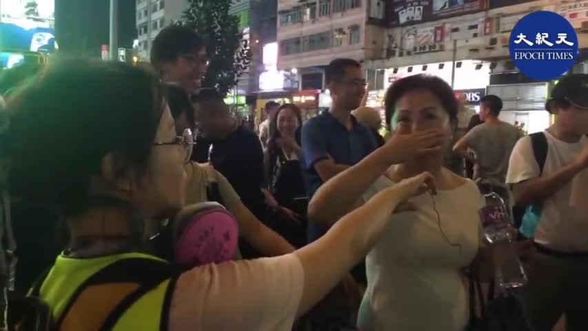 【上海大媽_不會給港真普選】(字幕)9月8日晚，在銅鑼灣一位上海大媽表示紅二代在香港利益多，為了維護利益是不可能給港人真普選的。