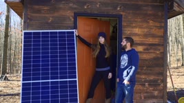 Powering a MODERN OFF GRID HOME With SOLAR POWER In WINTER