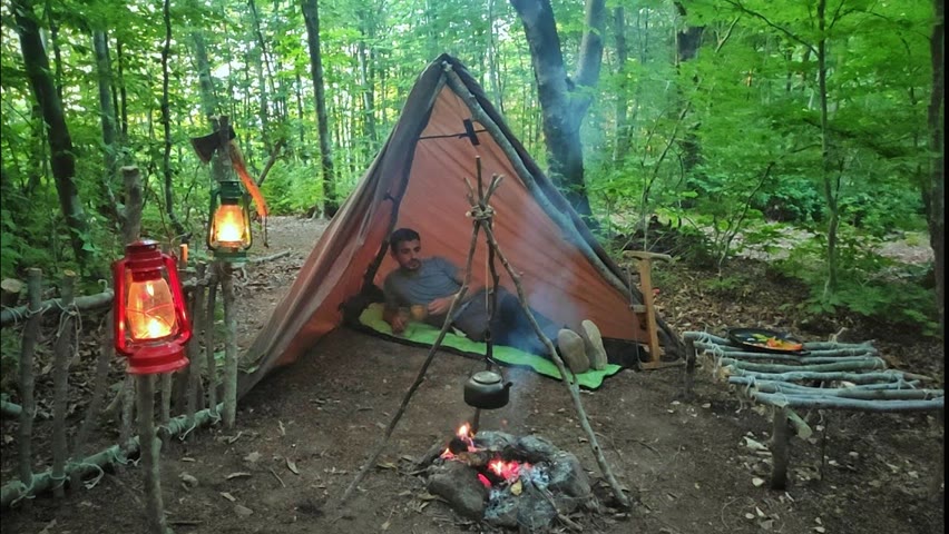 OFF GRID LIVING - SOLO Bushcraft Camp, Catch Fish In River And Cooking - Survival Alone In Forest...