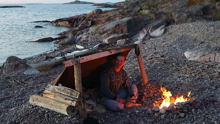 3 Day Island Bushcraft - Catch & Cook - DRIFTWOOD SHELTER Build on the Beach
