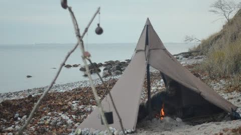3 days solo bushcraft - canvas tent, cooking on hot stone, adjustable pot hanger