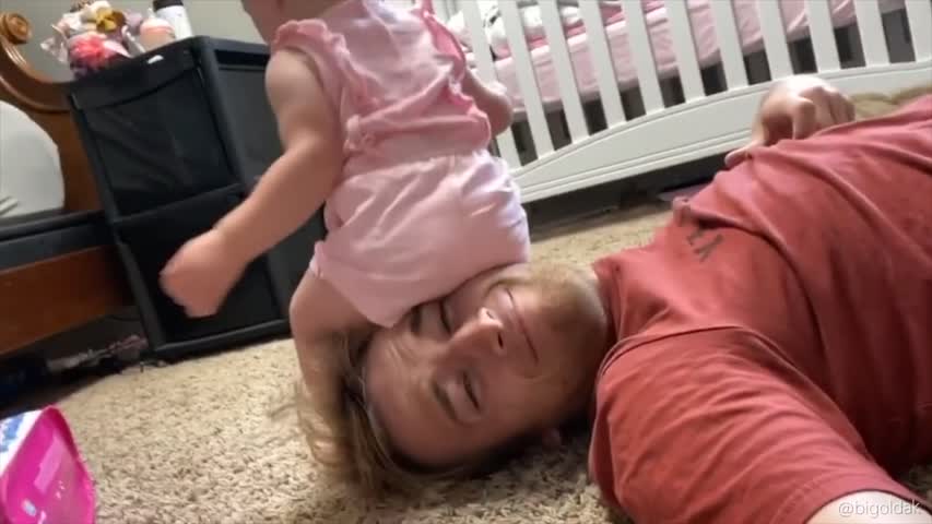 This Father Lets His Daughter Sit on His Head 