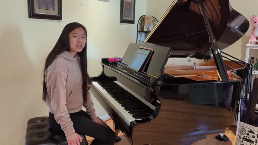 13歲華裔少女張梅瀅演奏自己創作的獲獎曲目《春風》