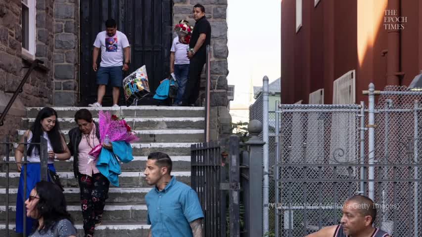 USA DNES (1. 8.): New York už nezvládá nelegální imigranty; Pokles důvěry Američanů v jejich armádu