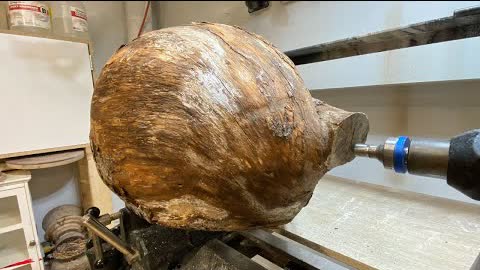 Wood turning -  Burl strucked by a lightning