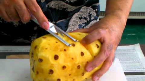 Pineapple peeling, removing eyes and cutting.MP4