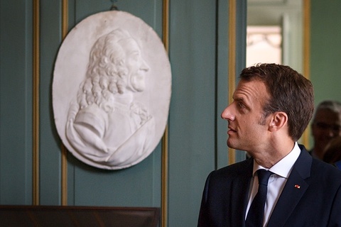 Visite de Macron chez Voltaire... au secours du patrimoine en péril
