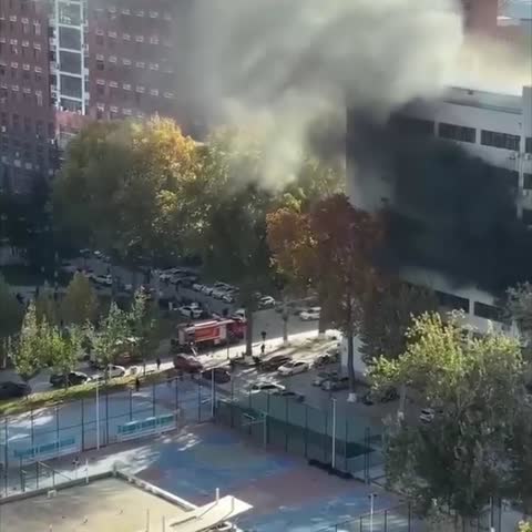 2023年11月30日10時30分許，河北醫科大學中山校區一棟教學大樓發生火災。