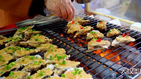 如何製作美味的烤生蠔，中國路邊小吃！How to make delicious grilled oysters, a Chinese street food ! Outdoor food