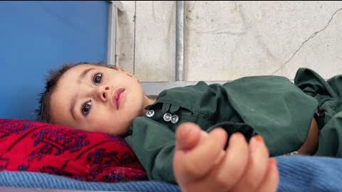 В Афганистане за год удвоилось число голодающих детей