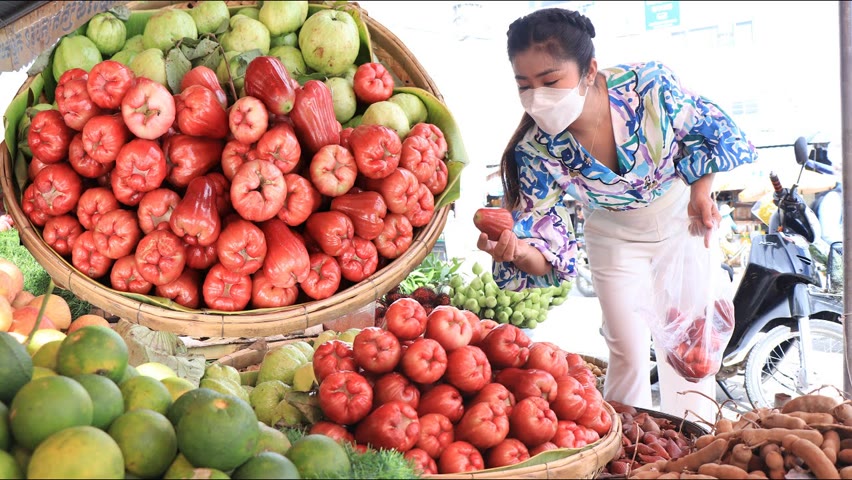 Phnom Penh city market show, Buy Rose apple to make soup / Yummy fruit soup cooking
