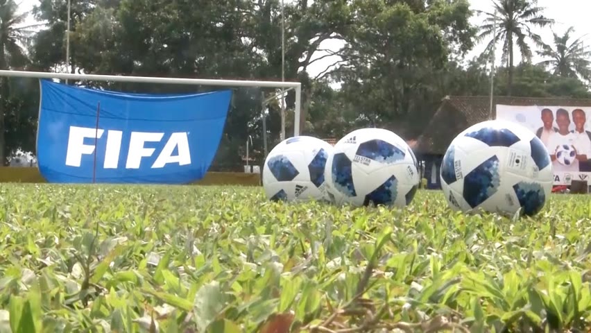 11 млн футбольных мячей подарит ФИФА школам