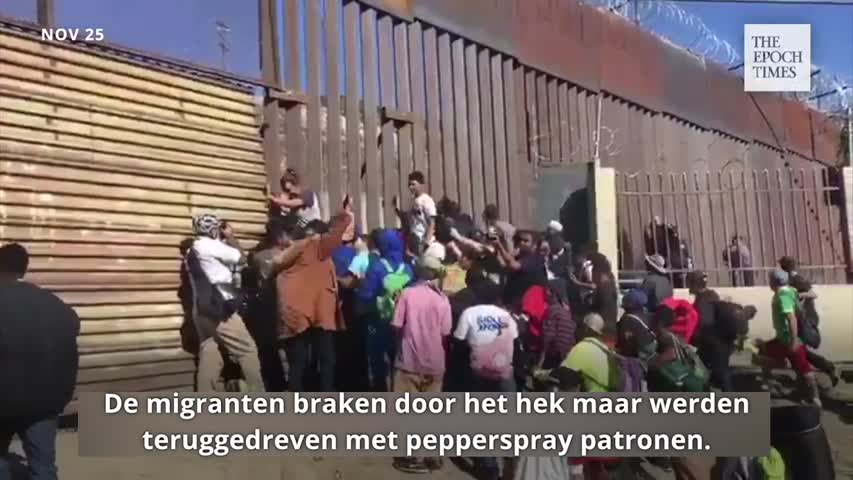 Migrants rush border fence_Dutch subs